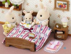 Sylvanian Families dvojlůžko s nočním stolkem nábytek doplněk k herním sadám