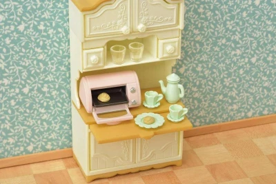 Sylvanian Families jídelna stůl s židlemi a kredencí nábytek doplněk k herním sadám