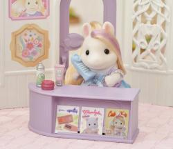 Sylvanian Families Kadeřnický salon pro poníky herní set s poníkem Sally a doplňky