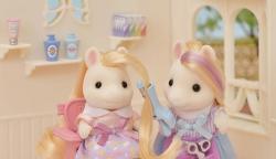 Sylvanian Families Kadeřnický salon pro poníky herní set s poníkem Sally a doplňky