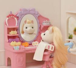 Sylvanian Families Kadeřnický salon pro poníky herní set s poníkem Sally a doplňky