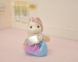 Sylvanian Families Kadeřnictví herní set poník Serafina s vlasy a doplňky