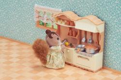 Sylvanian Families kuchyňská linka s ledničkou nábytek doplněk k herním sadám