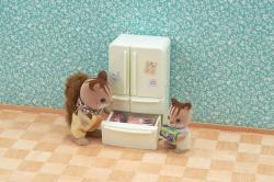 Sylvanian Families kuchyňská linka s ledničkou nábytek doplněk k herním sadám