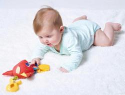 Tiny Love Baby lišák Christopher textilní závěsný vibrující s kousátkem pro miminko