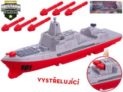 Torpédoborec bitevní válečná loď střílí projektily na setrvačník set s náboji