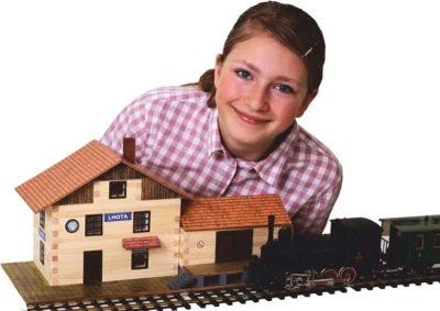 Walachia Nádraží vlakové W36 Hobby Kit DŘEVĚNÁ (stavebnice)